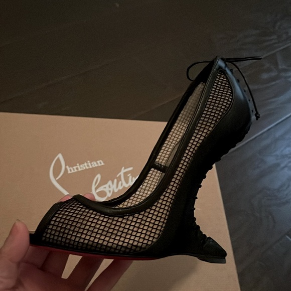 Christian Louboutin very original shoe - Picture 5 of 12